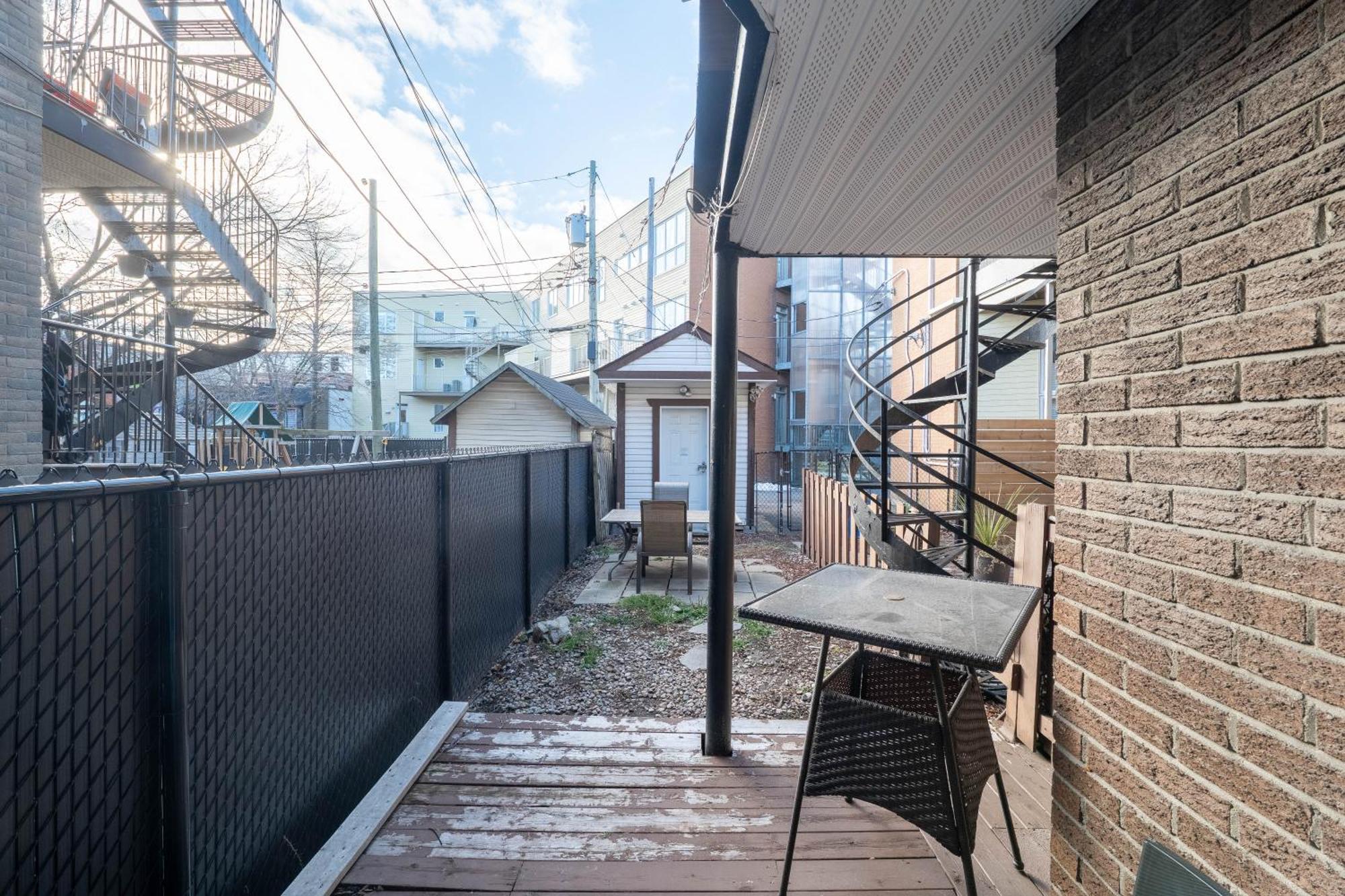 Chez Sarah: Montreal Themed Cozy Loft Apartment Екстериор снимка